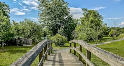 Contemporary, spacious home with firepit, washer/dryer, & central AC