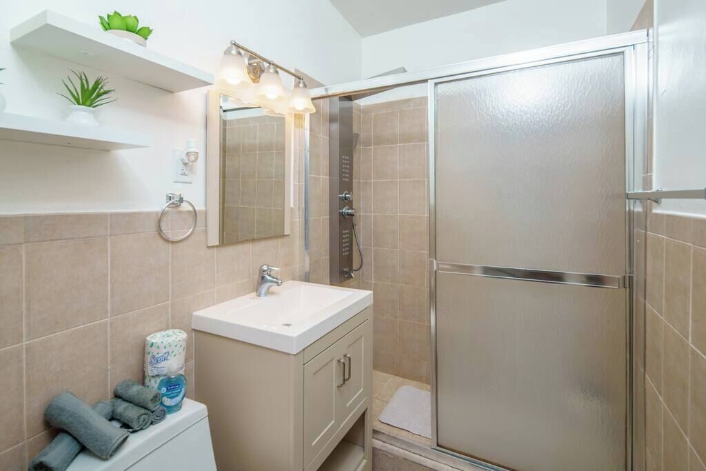 Bathtub, hair dryer, towels
