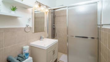 Bathtub, hair dryer, towels