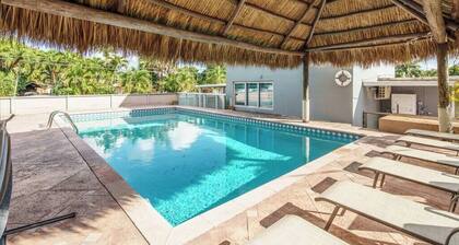 Beautiful 7-Bedroom Villa with Pool