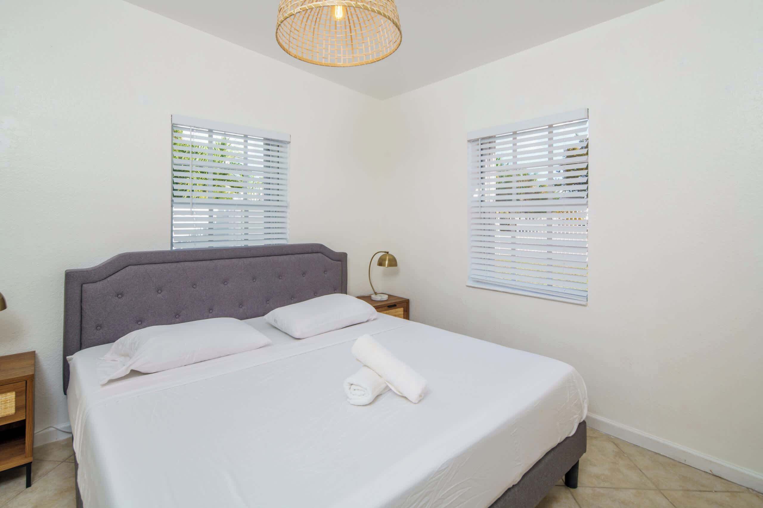 7 habitaciones, tabla de planchar con plancha, cuna de viaje y wifi 