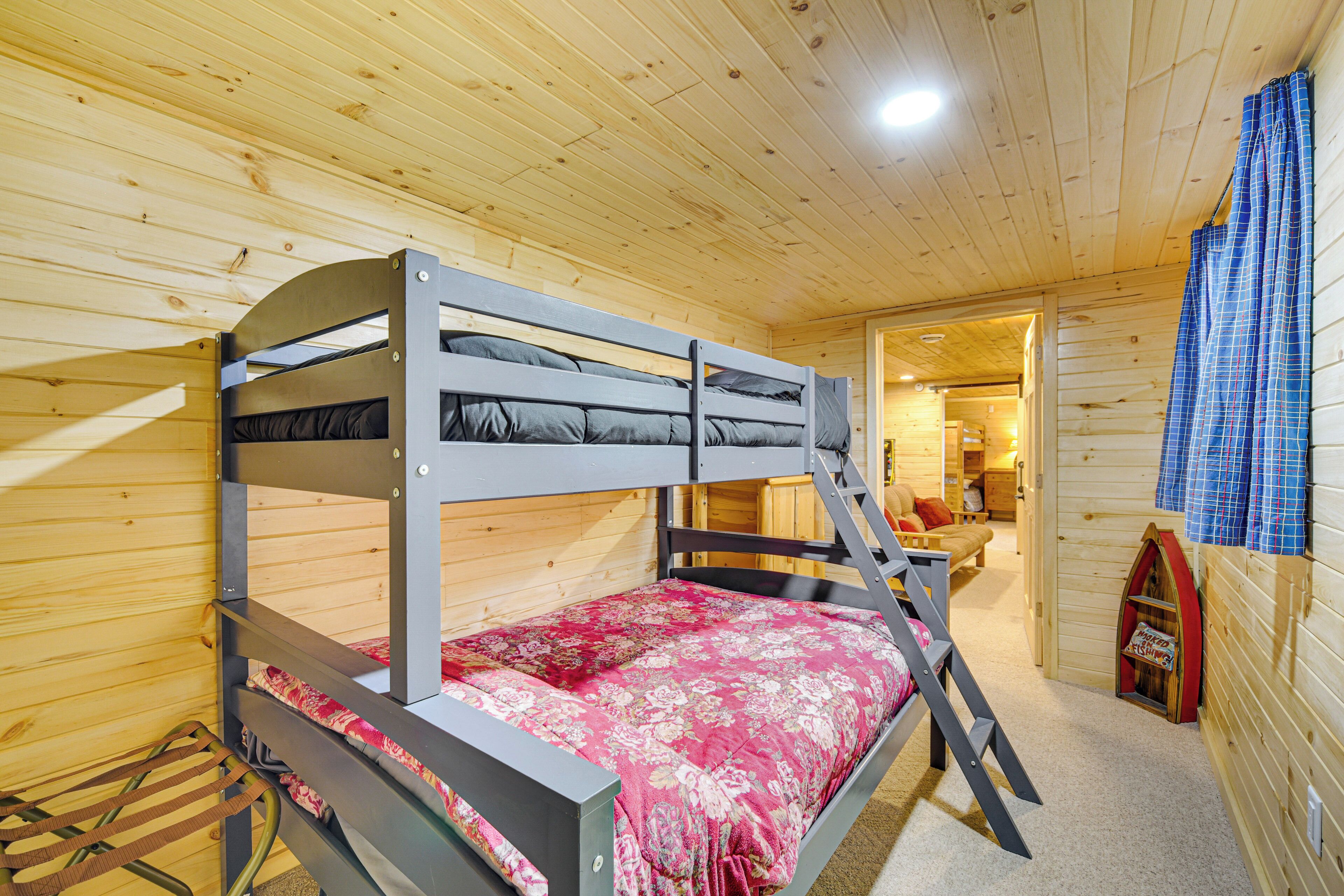 4 Schlafzimmer, Schreibtisch, Bügeleisen/Bügelbrett, Reisekinderbett