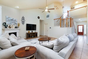 Smart TV, fireplace