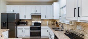 Exquisite Luxury Home near Sea World, Lackland AFB, San Antonio