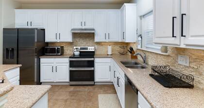 Exquisite Luxury Home near Sea World, Lackland AFB, San Antonio