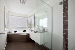 Towels - Dana Beach House, Blairgowrie - Position! Views! Perfect for the family. (Blairgowrie)