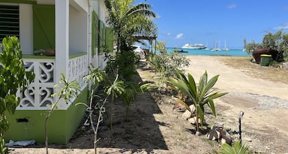 Spacious quiet house seconds from the beach