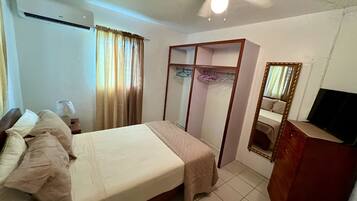 2 bedrooms, desk, iron/ironing board, free WiFi