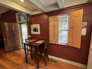 Dining - Beautiful Cabin in quiet rural location (Sylvania)