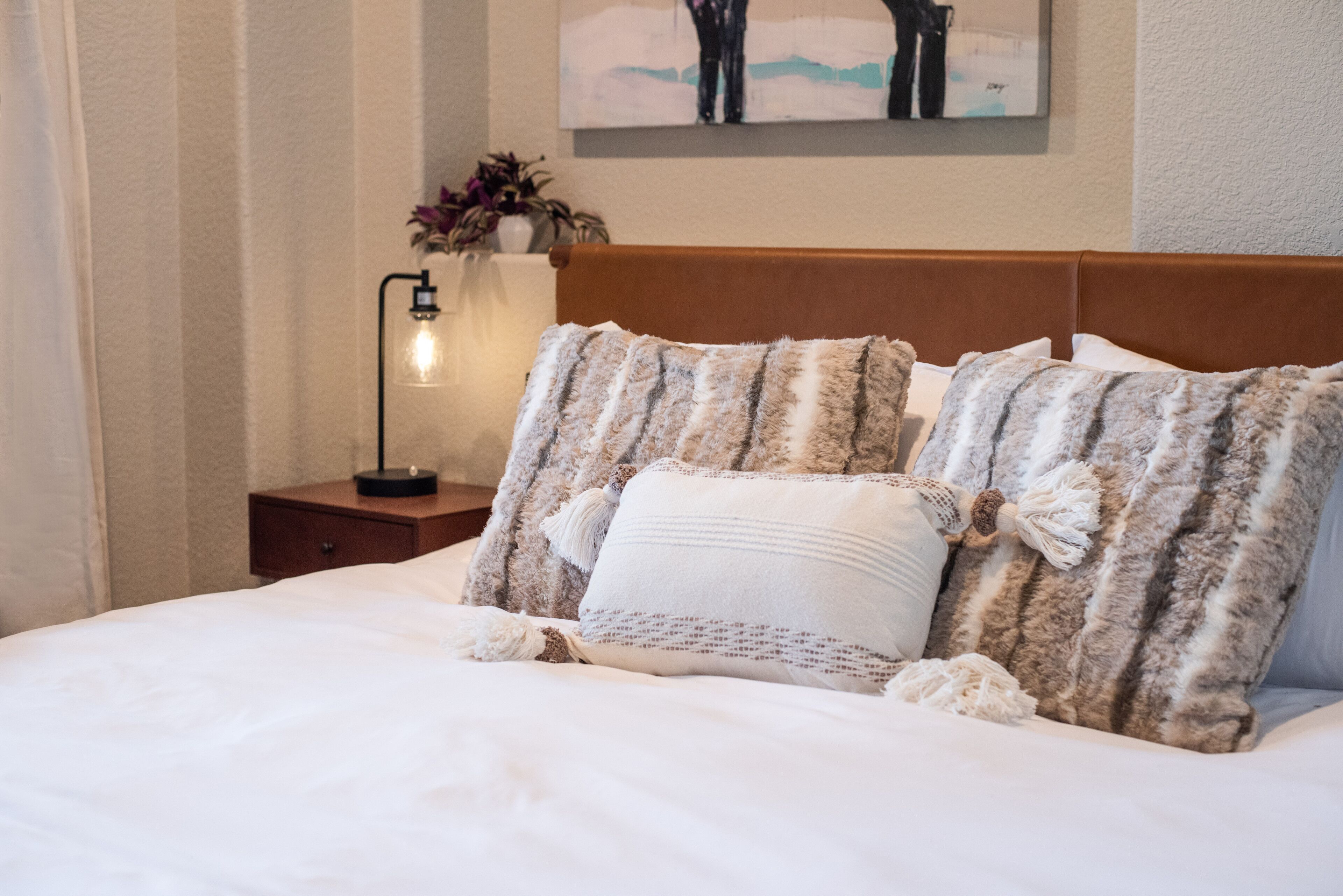 4 bedrooms, desk, iron/ironing board, travel crib