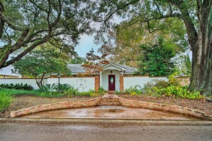 Exterior - Charming Lafayette Home ~ 5 Mi to Downtown! (Lafayette)