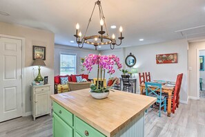 Interior - Walk to Cedar Creek Reservoir: Home w/ Fire Pit! (Tool)