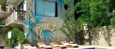 Vista frontal de la propiedad