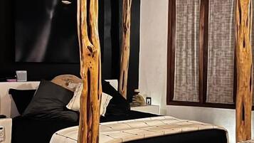 Luxury Room | Individually decorated, free WiFi, bed sheets