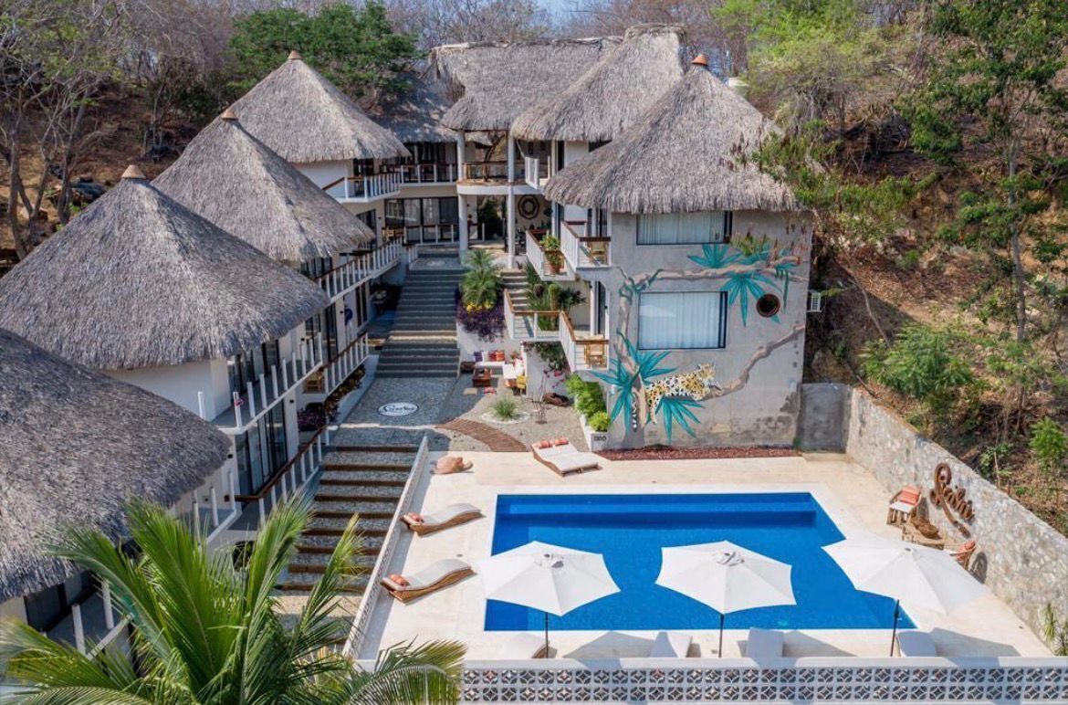 Vista frontal de la propiedad