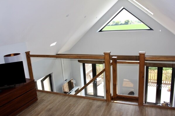 Interior - Pet friendly getaway - private hot tub, enclosed garden - countryside views (Dilham)
