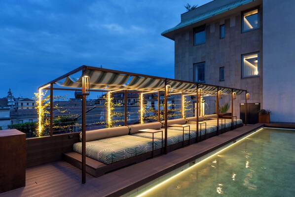 حمّام سباحة خارجي موسمي