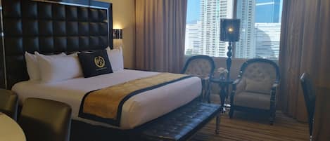 2 bedrooms, in-room safe, desk, iron/ironing board