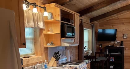 Moore Road Cabin 3 Pet Friendly Horse Lovers delight