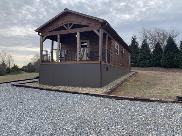 Exterior - Moore Road Cabin 2 Pet Friendly Equestrian Delight (Tryon)