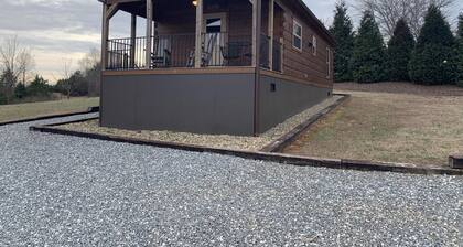 Moore Road Cabin 2 Pet Friendly Equestrian Haven