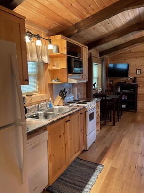 Fridge, microwave, oven, stovetop - Moore Road Cabin 2 Pet Friendly Equestrian Haven (Tryon)