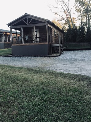 Exterior - Moore Road Cabin 2 Pet Friendly Equestrian Haven (Tryon)