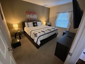 3 habitaciones, tabla de planchar con plancha y cuna de viaje 