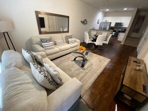 Smart TV, videojuegos, libros