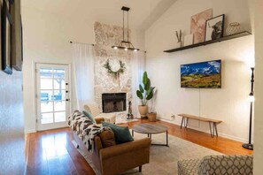 TV, fireplace