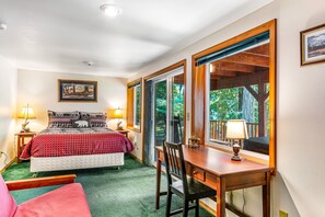 1 bedroom, internet, bed sheets - Lakefront home with stunning views, private hot tub, dock & 2-story deck (Port Angeles)