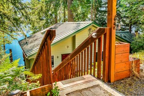 Property grounds - Lakefront home with stunning views, private hot tub, dock & 2-story deck (Port Angeles)