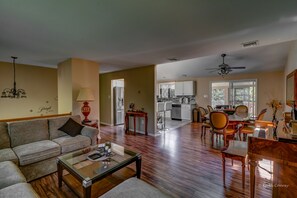 Living area - Hot Tub | Sauna | Games | Ski | Lakes |Karaoke| Fire Pit (Long Pond)