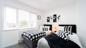 3 bedrooms, iron/ironing board, WiFi, bed sheets