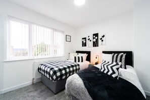 3 bedrooms, iron/ironing board, WiFi, bed sheets