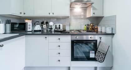 Jesouth Nhyira CHic 3 Bedroom 2 Shower rooms Home