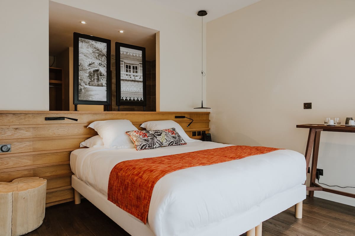 Premium bedding, free minibar items, in-room safe, iron/ironing board