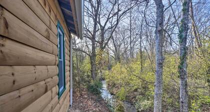 Cozy Knoxville Getaway ~ 8 Mi to Downtown!