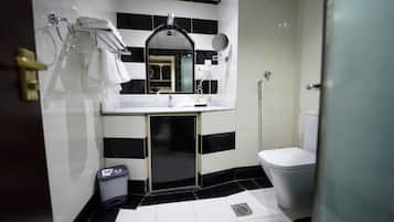 Separate bathtub and shower, spring water bathtub, rainfall showerhead