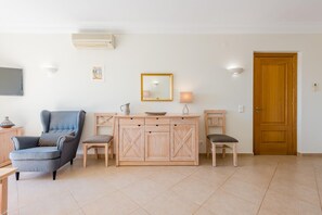 Apartment, Smoking