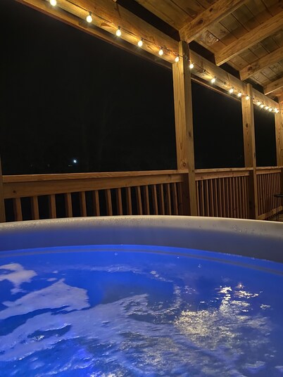 Lazy Oak Cabin in the Red, WiFi, Hot Tub, great proximity to Red River Gorge