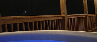 Lazy Oak Cabin in the Red, WiFi, Hot Tub, great proximity to Red River Gorge