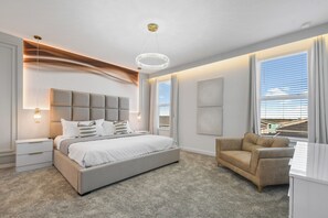 6 quartos, ferros/tábuas de passar roupa, Wi-Fi, roupa de cama