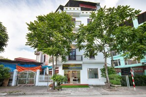 Rooftop terrace - Hanoi Airport Suites Hostel & Travel (Hanoi)