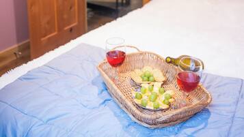 3 bedrooms, free WiFi, bed sheets, wheelchair access