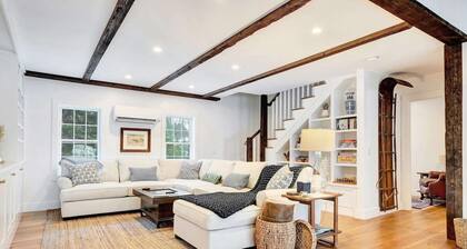 Hillside Farmhouse, Updated & Pet-Friendly
