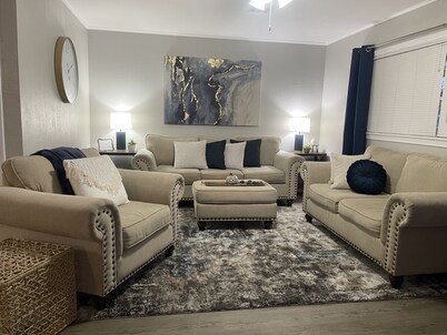 Cozy 2BR Lincoln House