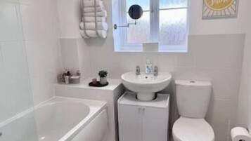 Casa exclusiva | Banheiro | Secador de cabelo, piso aquecido, sabonete, shampoo