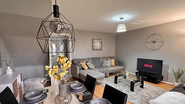 Interior - Modern 3 BR House for Contractors (Nuneaton)