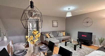 Modern 3 BR House for Contractors